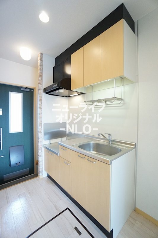 キッチン　上下に収納があるので調理グッズもスッキリ収まります☆
