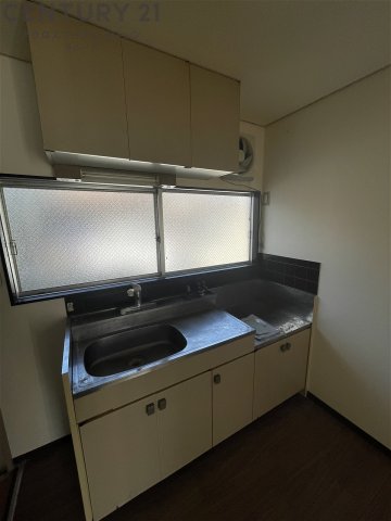 キッチン　換気のできる窓付き♪