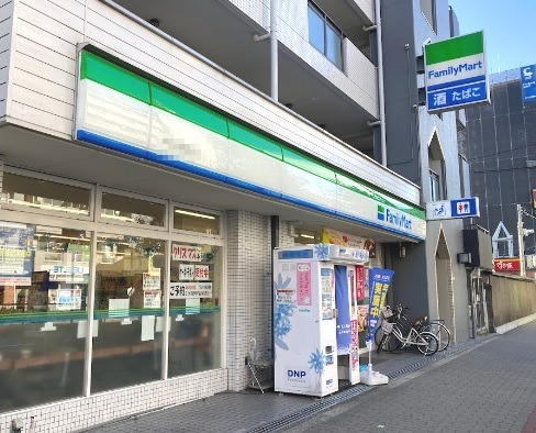 コンビニ　ファミリーマート 十三塚本店（コンビニ）まで381m