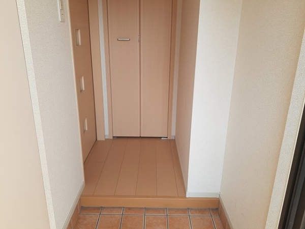 玄関　玄関にはホールがあります