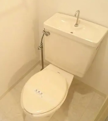 トイレ　別のお部屋の室内写真になります。