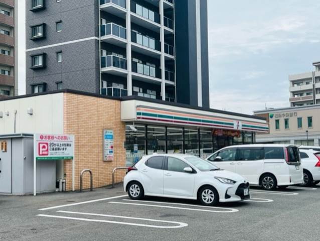 コンビニ　セブンイレブン 福岡西鉄香椎駅前店（コンビニ）まで442m