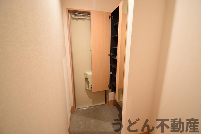 玄関　うどん県のお部屋探しはうどん不動産へ うどんちゃんとLINE