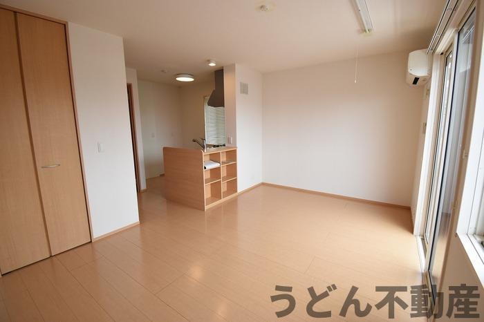 居室・リビング　うどん県のお部屋探しはうどん不動産へ うどんちゃんとLINE