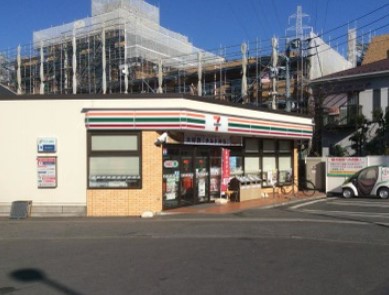 コンビニ　セブンイレブン 横浜北寺尾7丁目店（コンビニ）まで593m