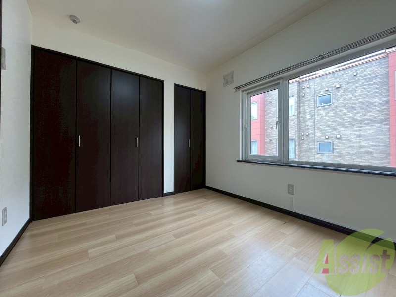その他部屋・スペース　こちらのお部屋は光が差し込む、温かみのあるお部屋です。