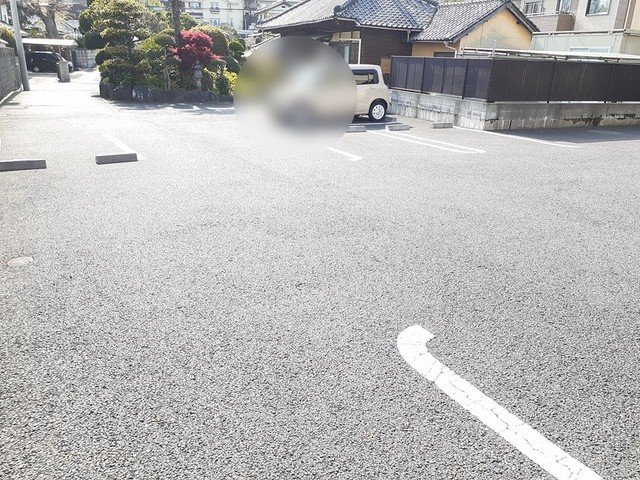 駐車場　駐車場があるので、車を買う予定の方も安心です