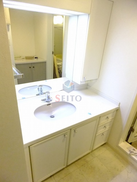 洗面設備　他の部屋の参考写真です。