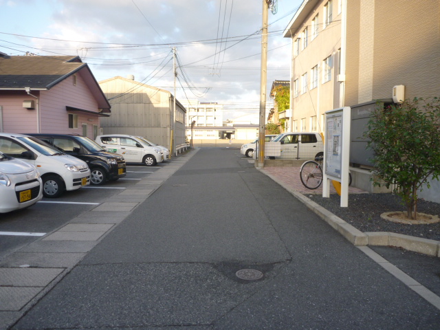 その他　前面道路（その他）まで0m
