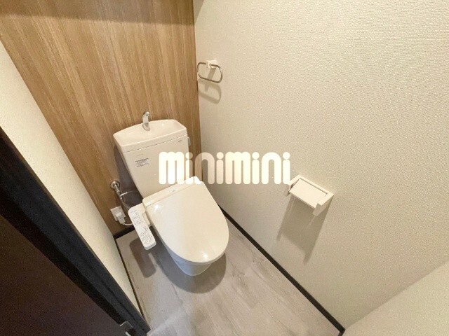 トイレ　※同型モデルの写真です