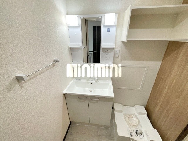 洗面設備　※同型モデルの写真です