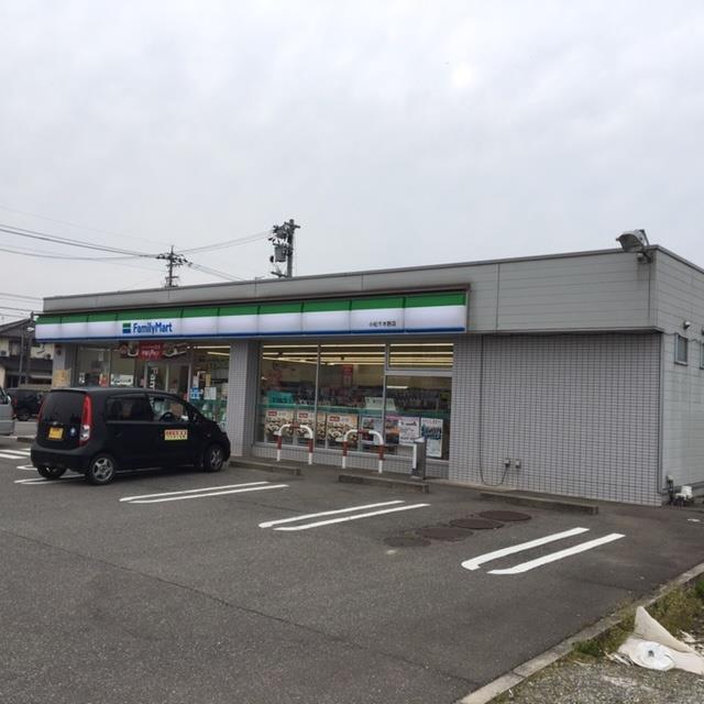 コンビニ　ファミリーマート小松千木野店（コンビニ）まで884m