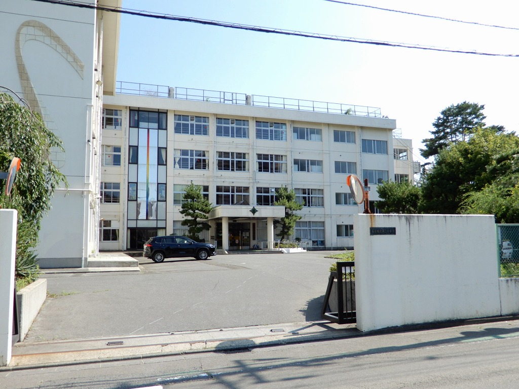 中学校　仙台市立第二中学校（中学校）まで675m
