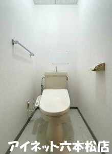 トイレ　清潔感のある空間です。