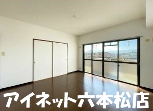 居室・リビング　家具の配置がしやすいお部屋です。