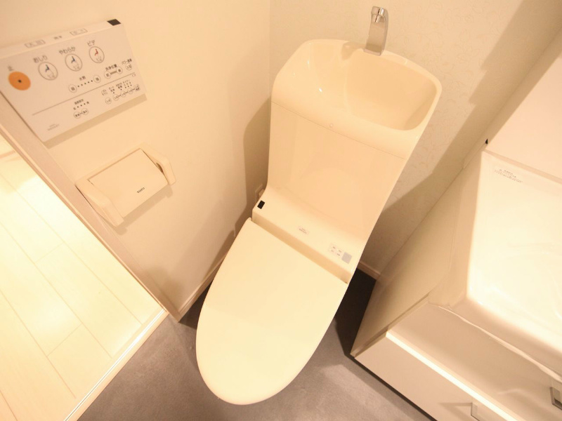 トイレ　温水洗浄暖房便座付トイレ