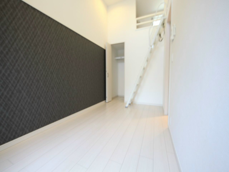 居室・リビング　洋室5.1帖　ロフト5.3帖（収納でもお部屋でも使えます）