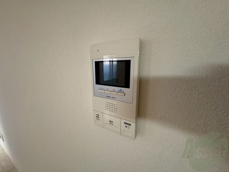 セキュリティ　ＴＶモニター付インターホンです。来客者の顔が見えるので安心！