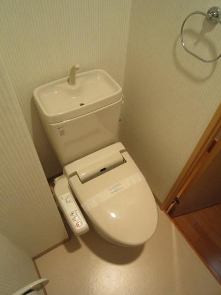 トイレ　ウォシュレット付き