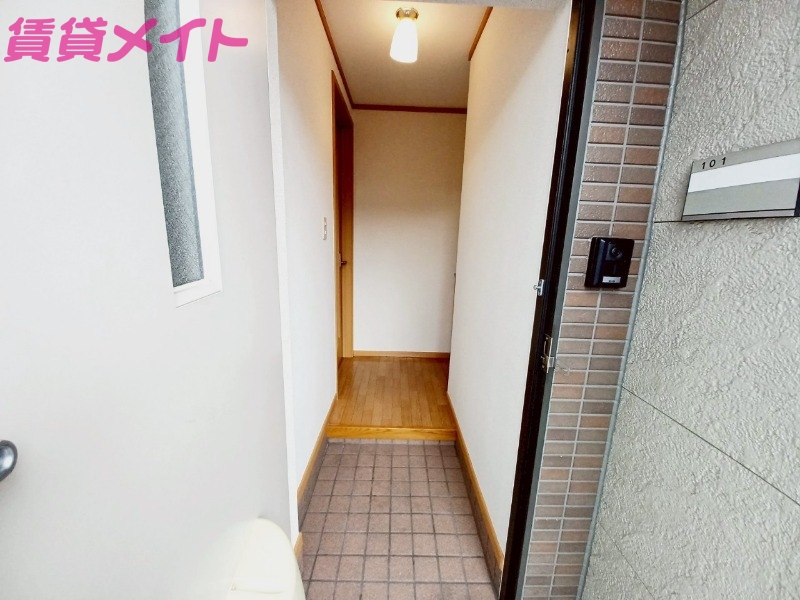 玄関　別部屋参考写真です