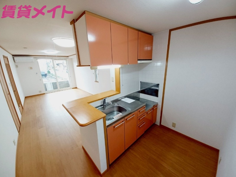 キッチン　別部屋参考写真です