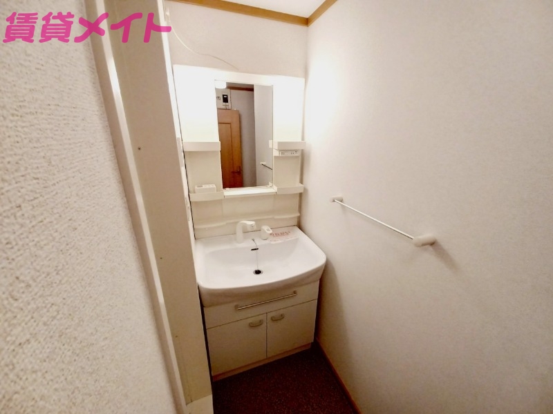 洗面設備　別部屋参考写真です