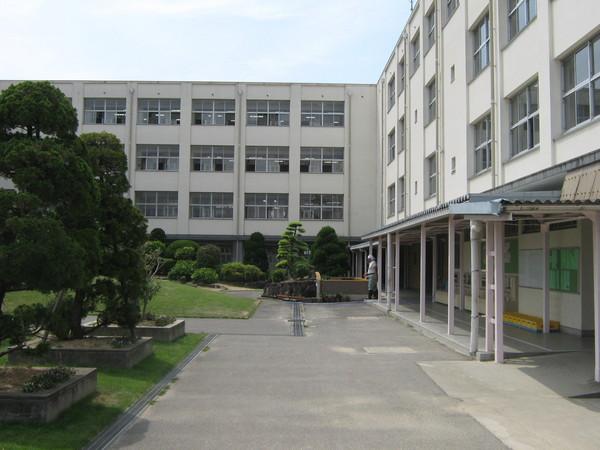 小学校　大阪市立瓜破東小学校（小学校）まで448m