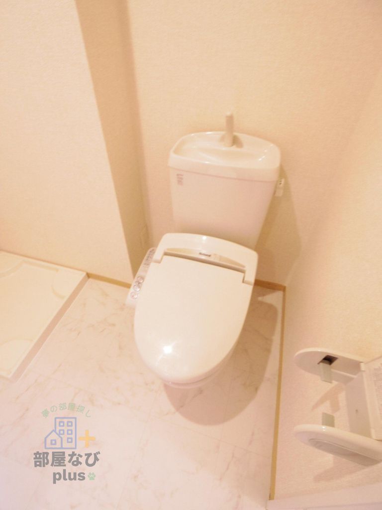 トイレ　※他号室写真です