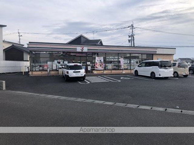 コンビニ　セブンイレブン（コンビニ）まで601m