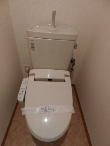 トイレ　他のお部屋の参考写真となります。
