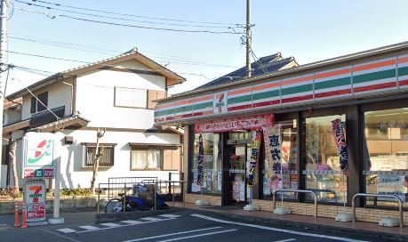 コンビニ　セブンイレブン（コンビニ）まで977m