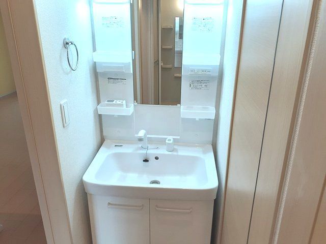 洗面設備　朝の忙しい時間に便利な洗髪化粧台！