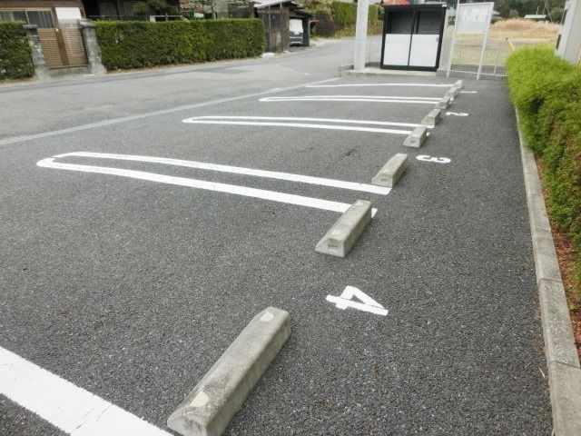 駐車場　敷地内駐車場ございます