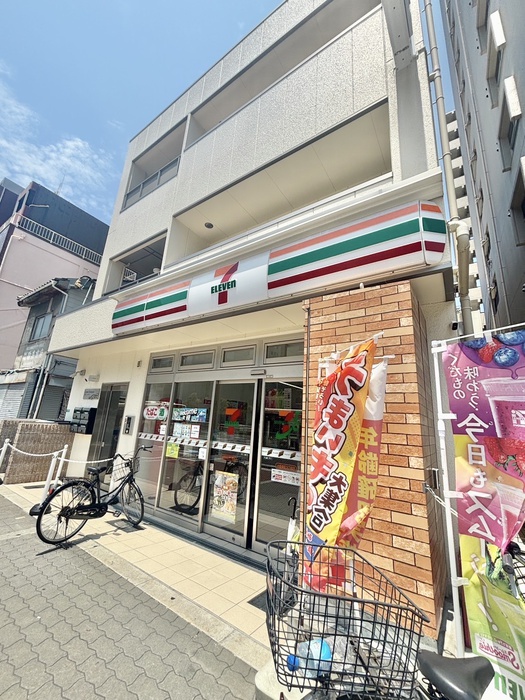 コンビニ　セブンイレブン（コンビニ）まで300m