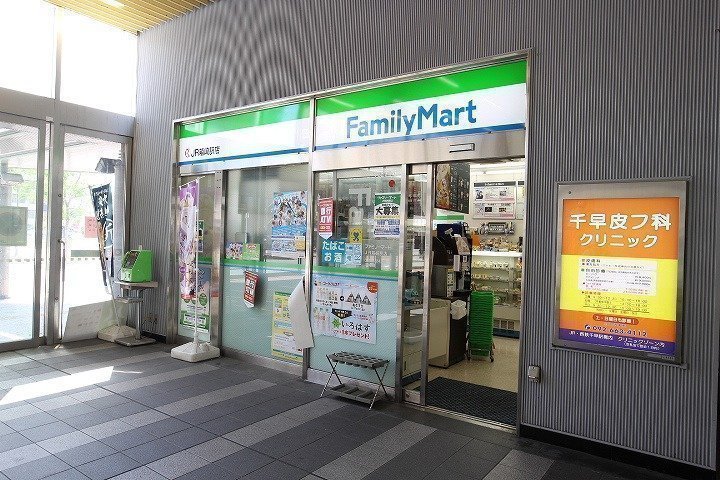 コンビニ　ファミリーマートJR箱崎駅店（コンビニ）まで616m