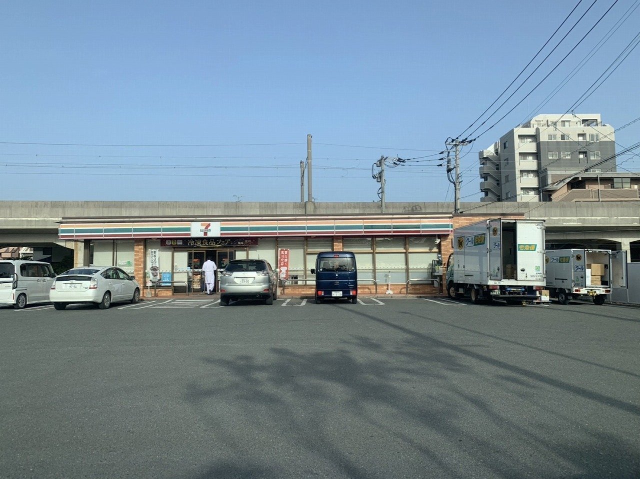 コンビニ　セブンイレブン福岡箱崎6丁目店（コンビニ）まで135m