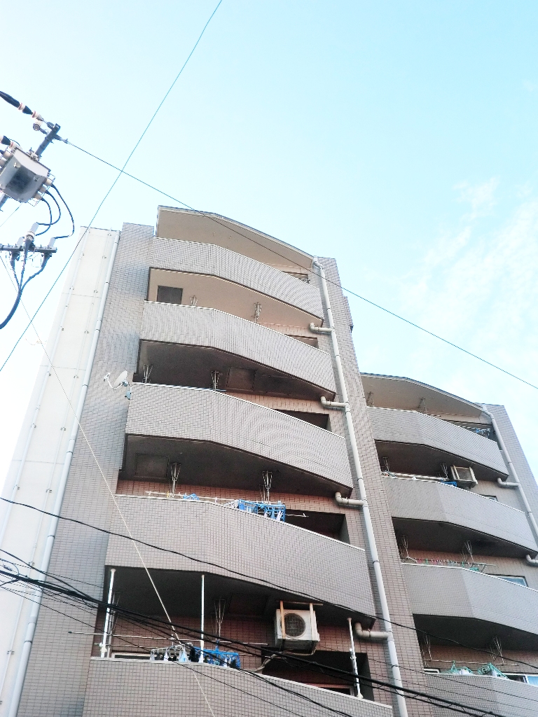 建物外観　鉄筋コンクリート造☆最上階・角部屋・三面採光☆