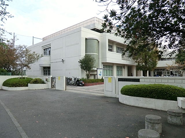 中学校　横浜市立釜利谷中学校（中学校）まで850m