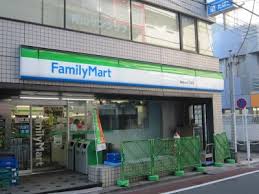 コンビニ　ファミリーマート南青山七丁目店（コンビニ）まで146m
