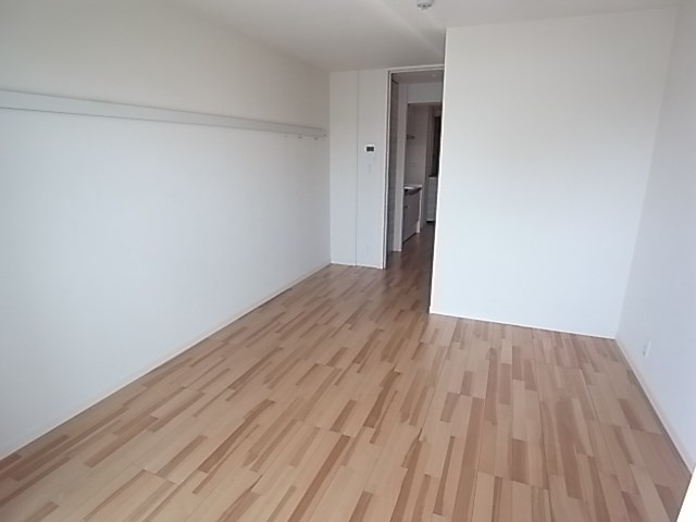 その他部屋・スペース　落ち着いた色調の寝室です