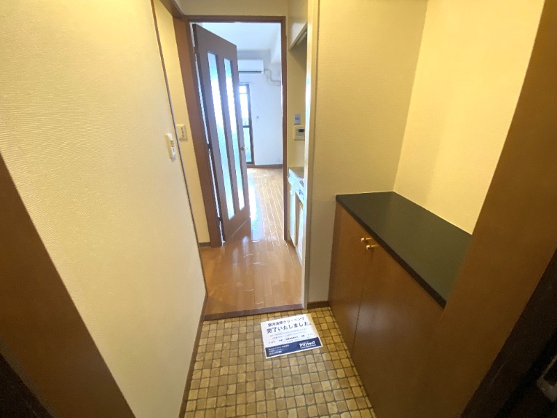 玄関　入ると・・。