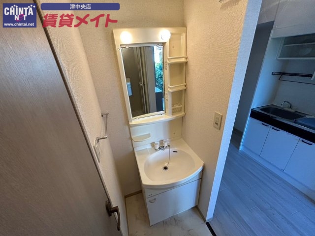 洗面設備　反転タイプ参考写真