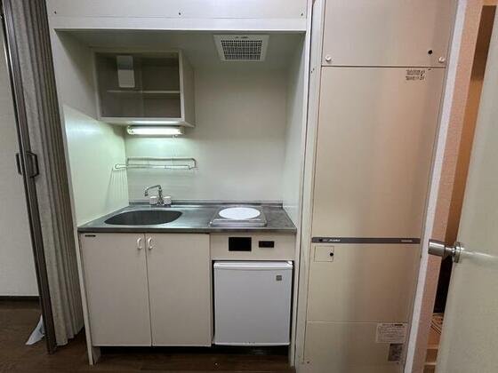 キッチン　※別部屋参考写真、冷蔵庫は残置物になります。