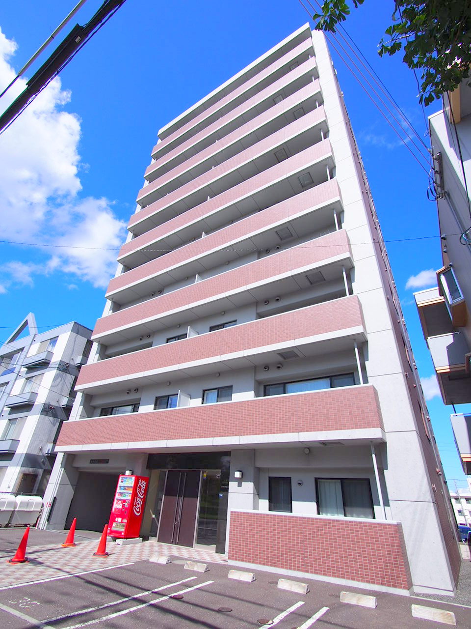建物外観　人気のエレベーター付き高層マンションです♪
