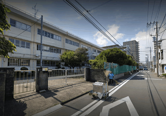 小学校　川崎市立向小学校（小学校）まで309m