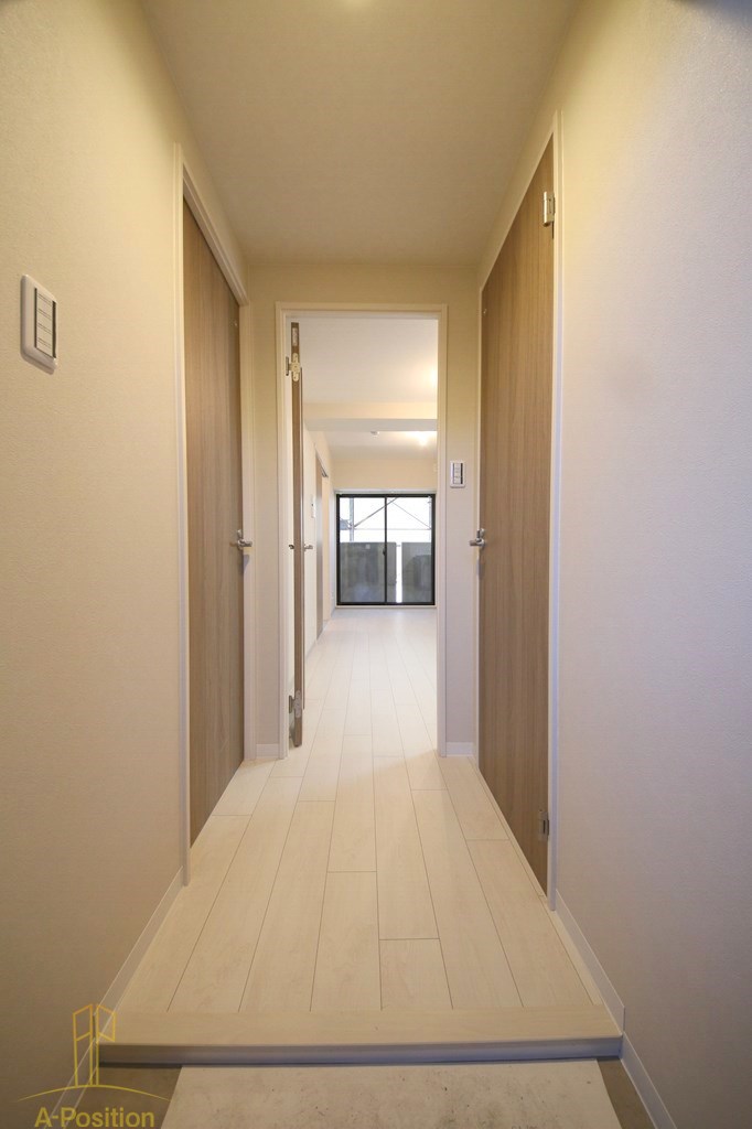 玄関　NINE RESIDENCE