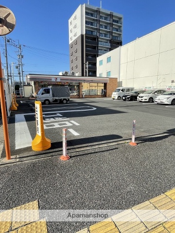 コンビニ　セブンイレブン（コンビニ）まで206m