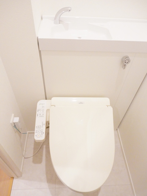 トイレ　人気の洗浄便座付です！清潔感を保てます♪