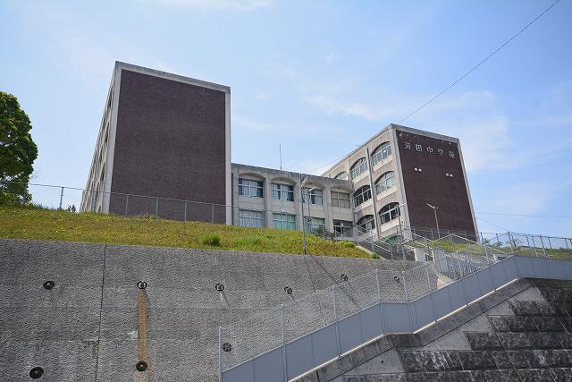 中学校　苅田中学校（中学校）まで1300m