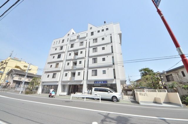 建物外観　☆重圧感のある外観ですね☆